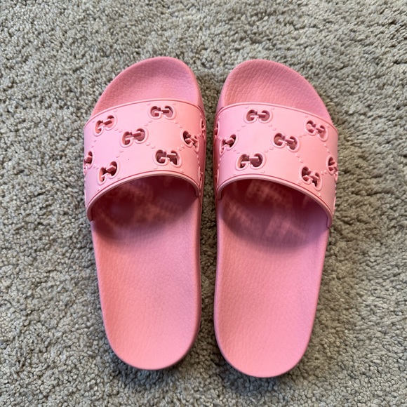 Rose Gucci Rubber Pursuit G Slides - Picture 2 of 12